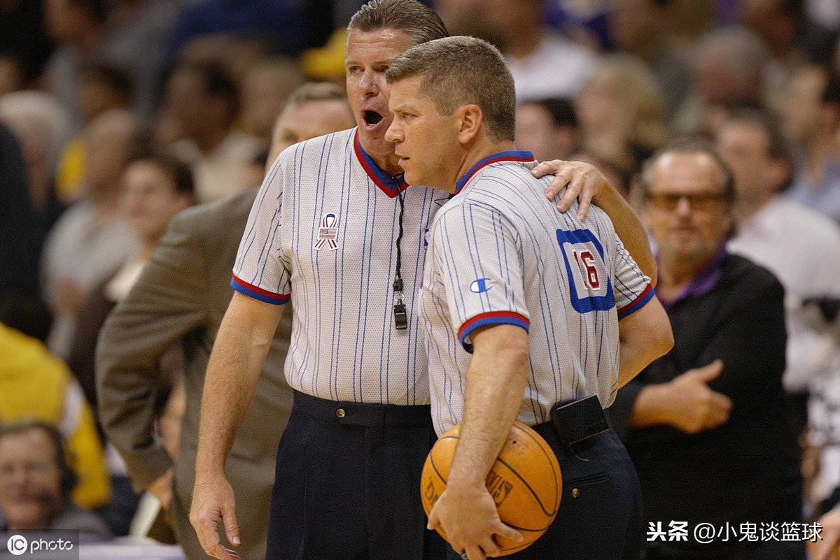 篮球比赛中只允许谁在球队席站立（NBA也玩“潜规则”？你知道几个？）