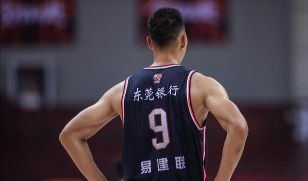 周鹏为什么隔扣nba(对方已经放弃防守，周鹏为何还要主动扣篮？是否对球员不尊重？)