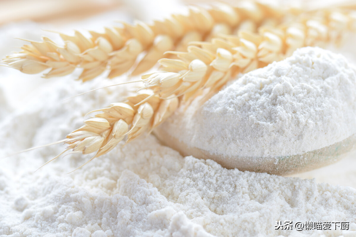 低筋面粉在超市叫什么(超市买面粉，低筋和高筋有啥不同？区别很大，弄明白再买)