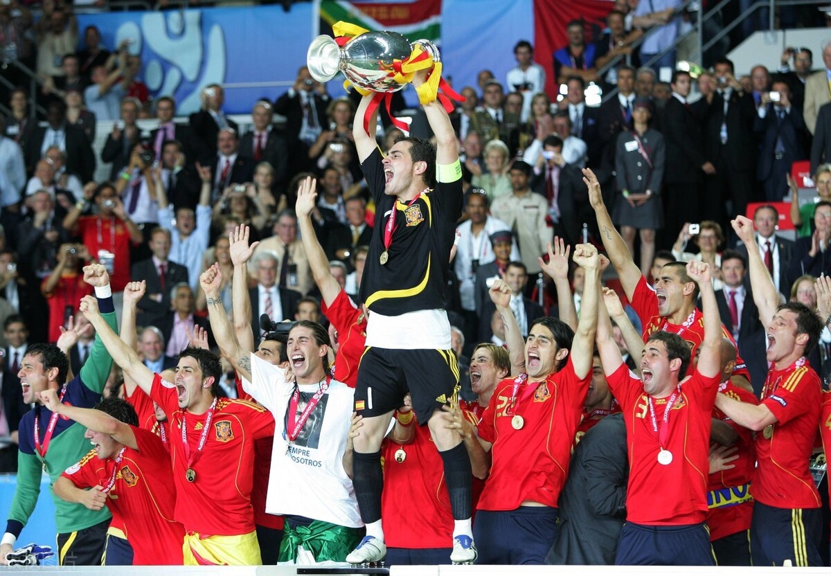 08年欧洲杯西班牙主力阵容（08西班牙欧洲杯冠军队成员现状：一代王朝的开启者都去哪了？）