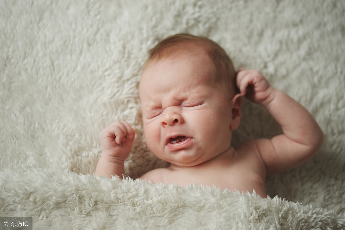 婴儿喉咙有痰的症状（小婴儿喉咙一直有痰响）-幼儿百科-魔术铺