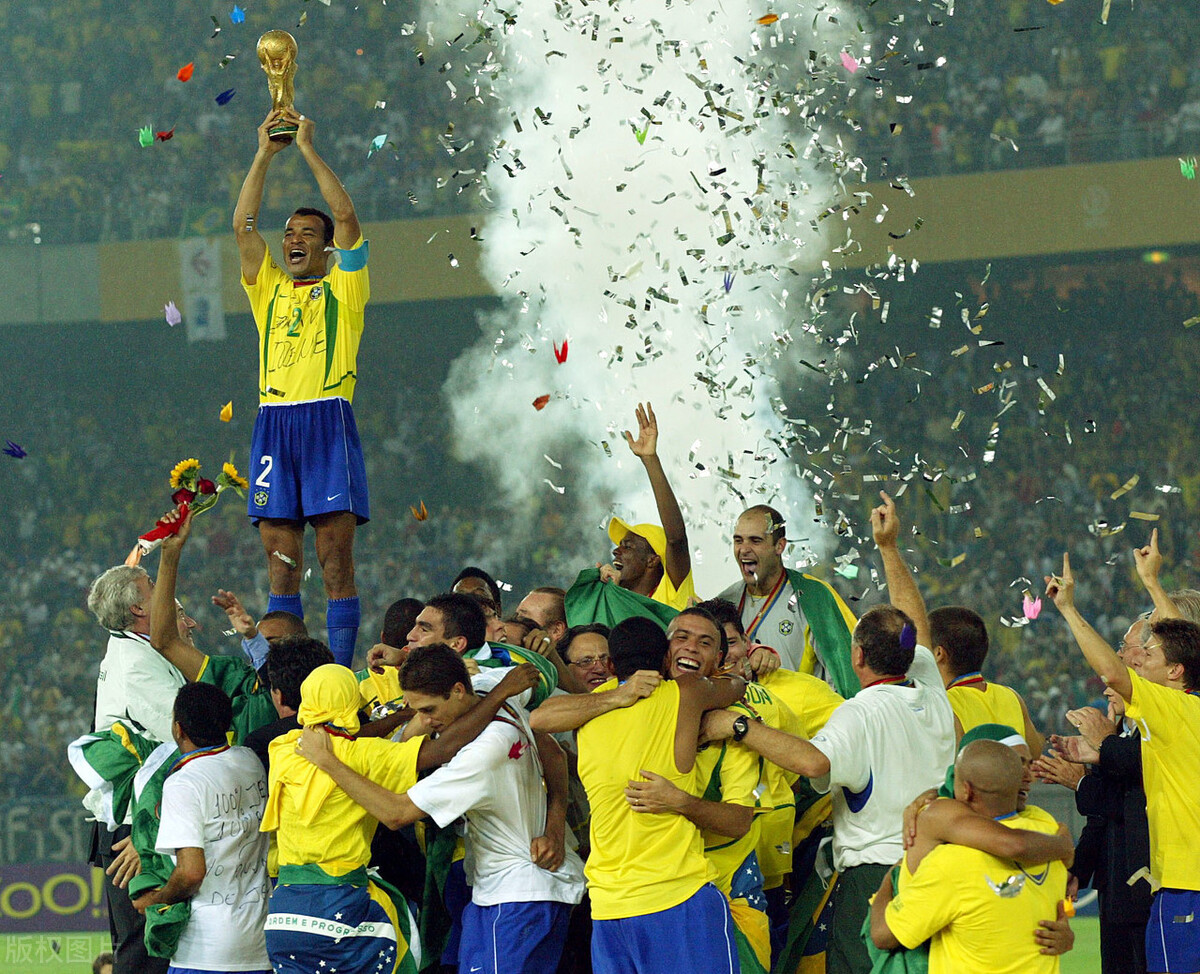 02世界杯卡福中国队(02年巴西世界杯冠军队成员现状：卡卡，大小罗都在干嘛？)