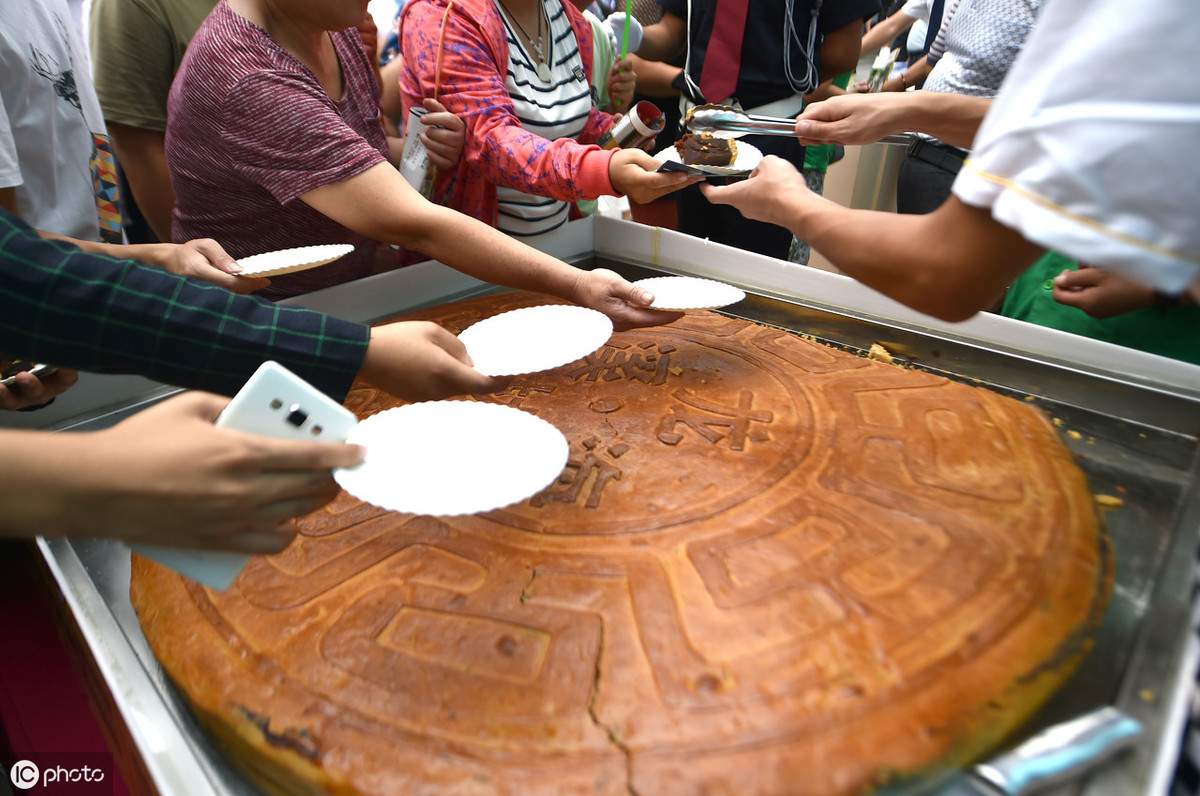 中秋节吃月饼是哪个朝代才有的,中秋节吃月饼是哪个朝代才有的?