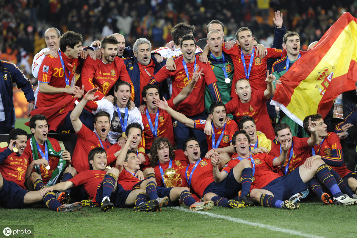 2010世界杯西班牙阵容图片(14人未退役！10年前西班牙世界杯夺冠阵容，剩8人效力顶级豪门)