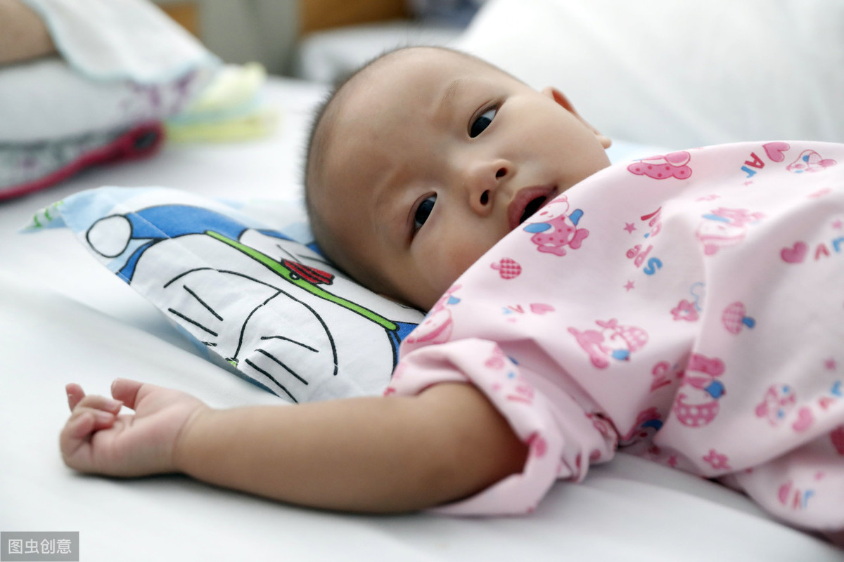 婴儿缺钙的表现与症状（宝宝缺钙有什么影响）-幼儿百科-魔术铺