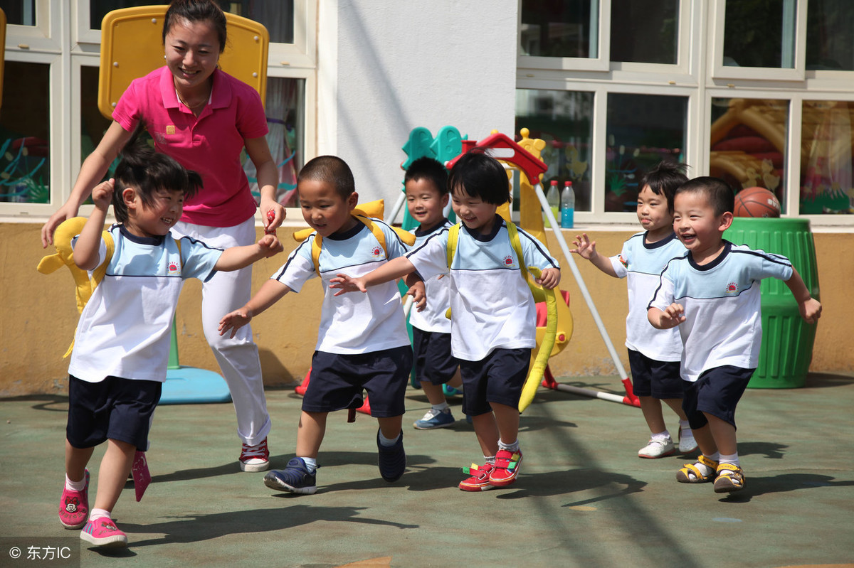 50个幼儿园体育游戏，老师家长收藏！