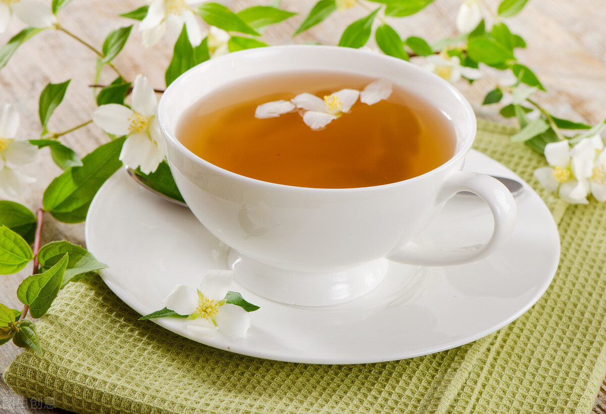 秋燥饮茉莉，白首君莫离；茶香沁心脾，梦回唐宋元明清