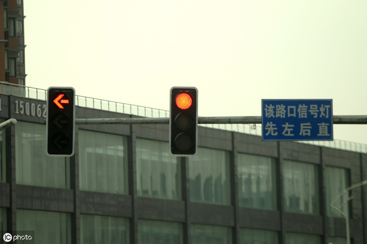 闯黄灯 扣分,闯黄灯扣分吗2022最新交规