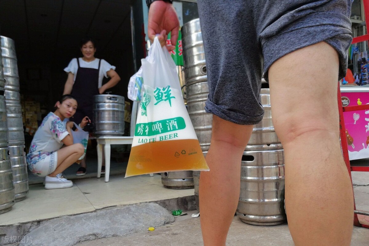 青岛啤酒的历史(青岛啤酒：一个不老的传说，它如何从殖民耻辱到民族骄傲？)