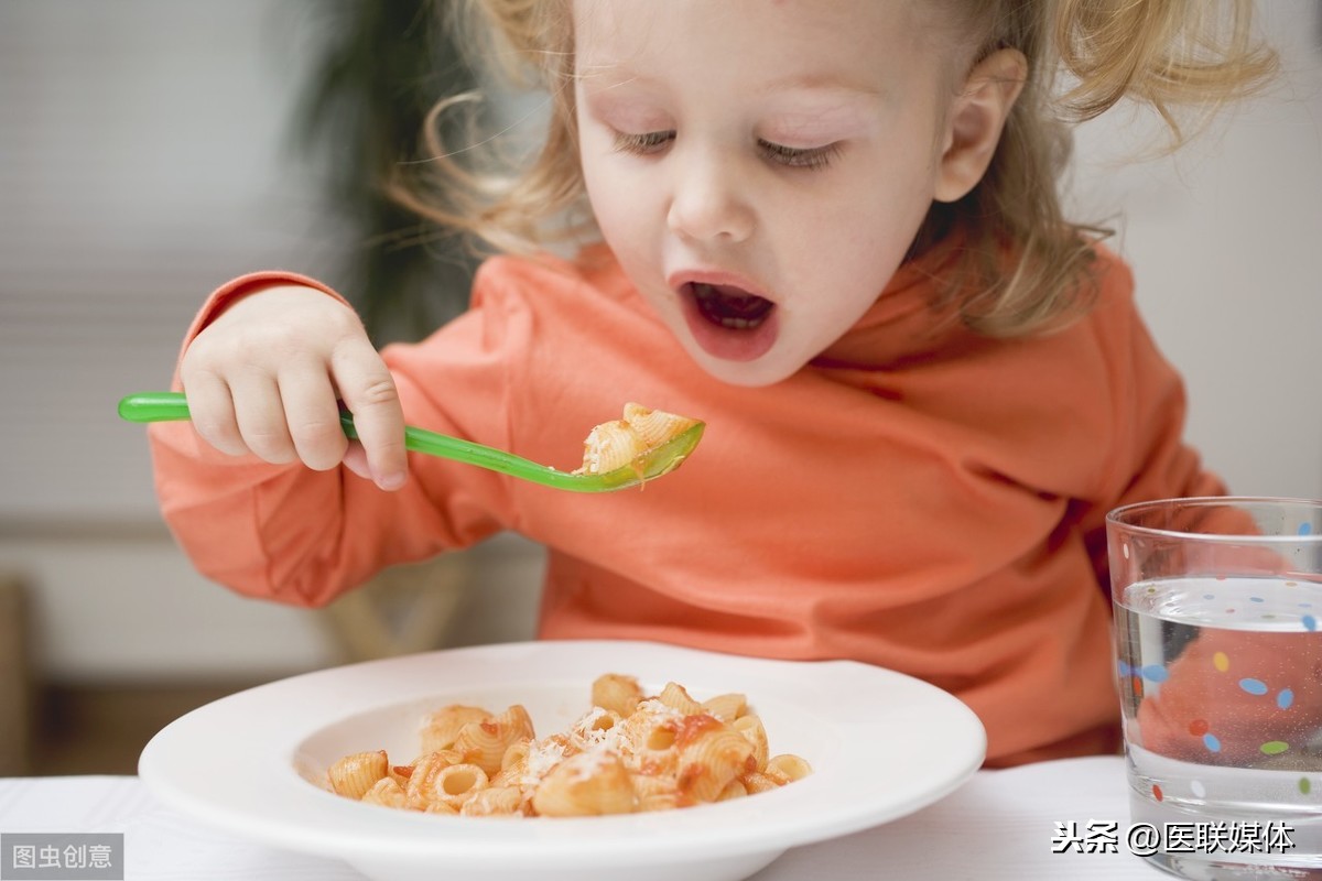 什么时候给孩子吃钙片好？在这一时间吃，补钙补到位