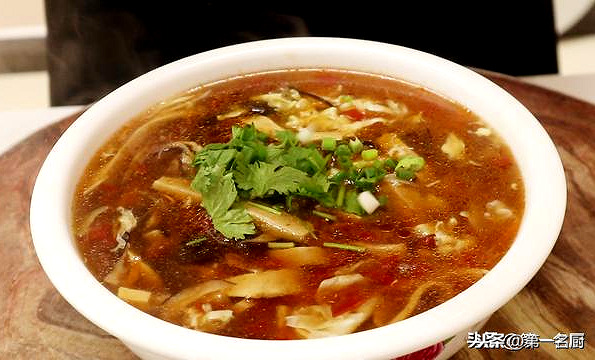 百喝不腻的“酸辣汤”，简单又家常，天冷了喝一碗，暖心又暖胃