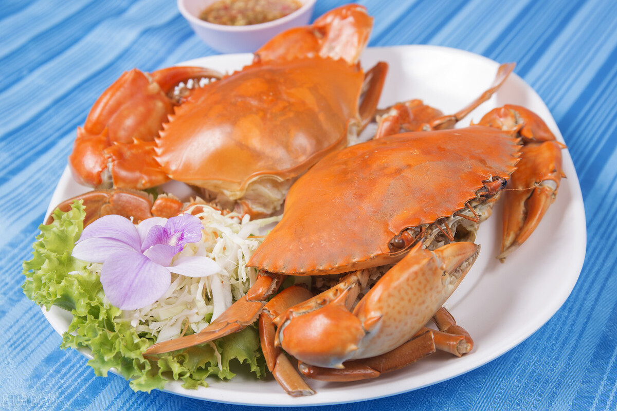 如何蒸螃蟹(这才是清蒸螃蟹的正确做法，不流黄，不掉腿，比饭店虾肉还鲜嫩)