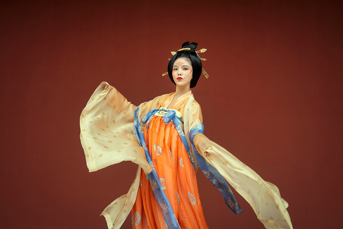 裙拖六幅湘江水:从唐人诗句看唐代女装之美
