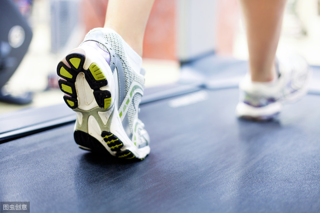 健身圈中公認最輕松的減肥方法，不是跑步，而是快走！
