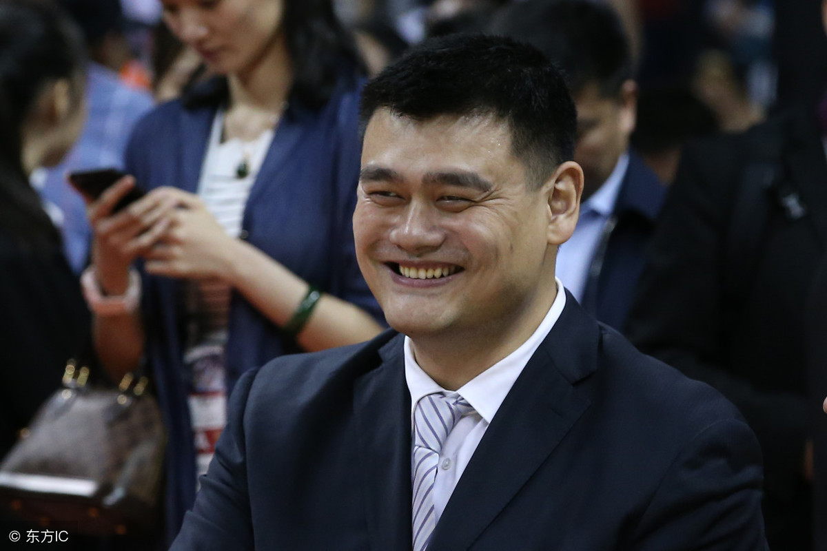 为什么nba篮球场比cba大(NBA的球场和CBA的篮筐哪个更高？)