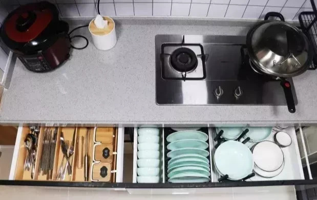 厨房太乱怎么办，10个好用的收纳方法，让厨房整洁又实用