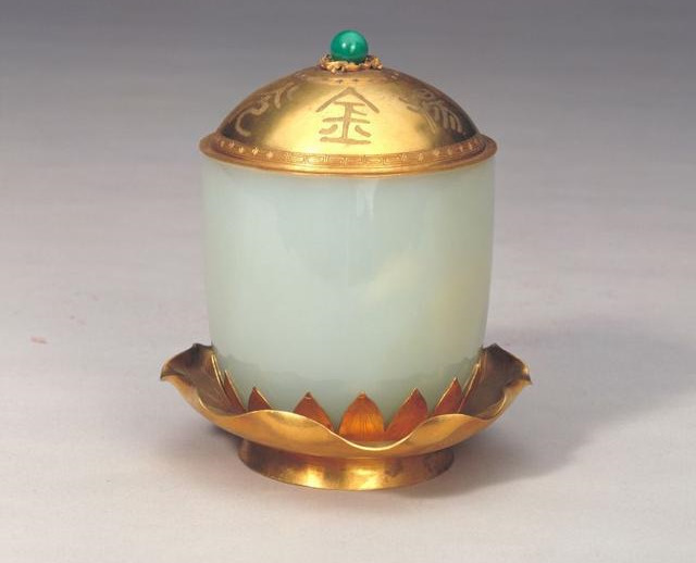 秋燥饮茉莉，白首君莫离；茶香沁心脾，梦回唐宋元明清