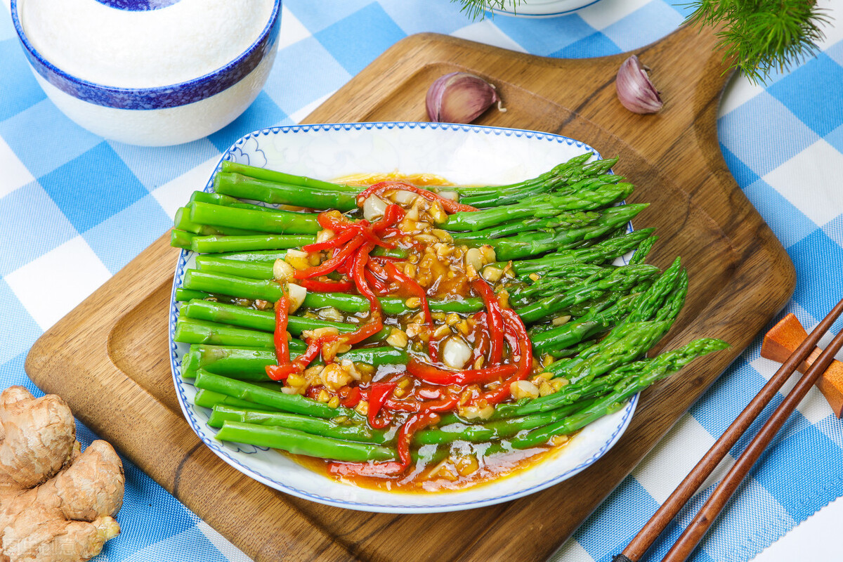 “蔬菜之王”芦笋的经典美味做法！不仅鲜香脆甜，还营养丰富