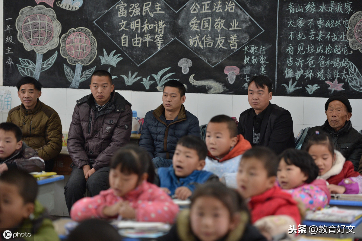 一名小学教师在绝望中的绝地反击，用教育者的勤勉实现人生逆袭