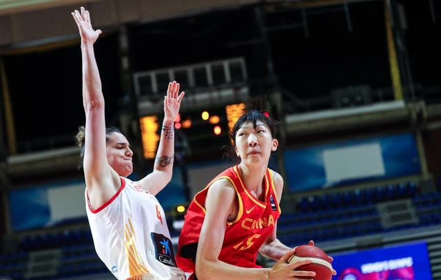 中国女篮险胜西班牙女篮(拒绝15分大逆转！中国女篮险胜西班牙，直通东京奥运会，姚明笑了)