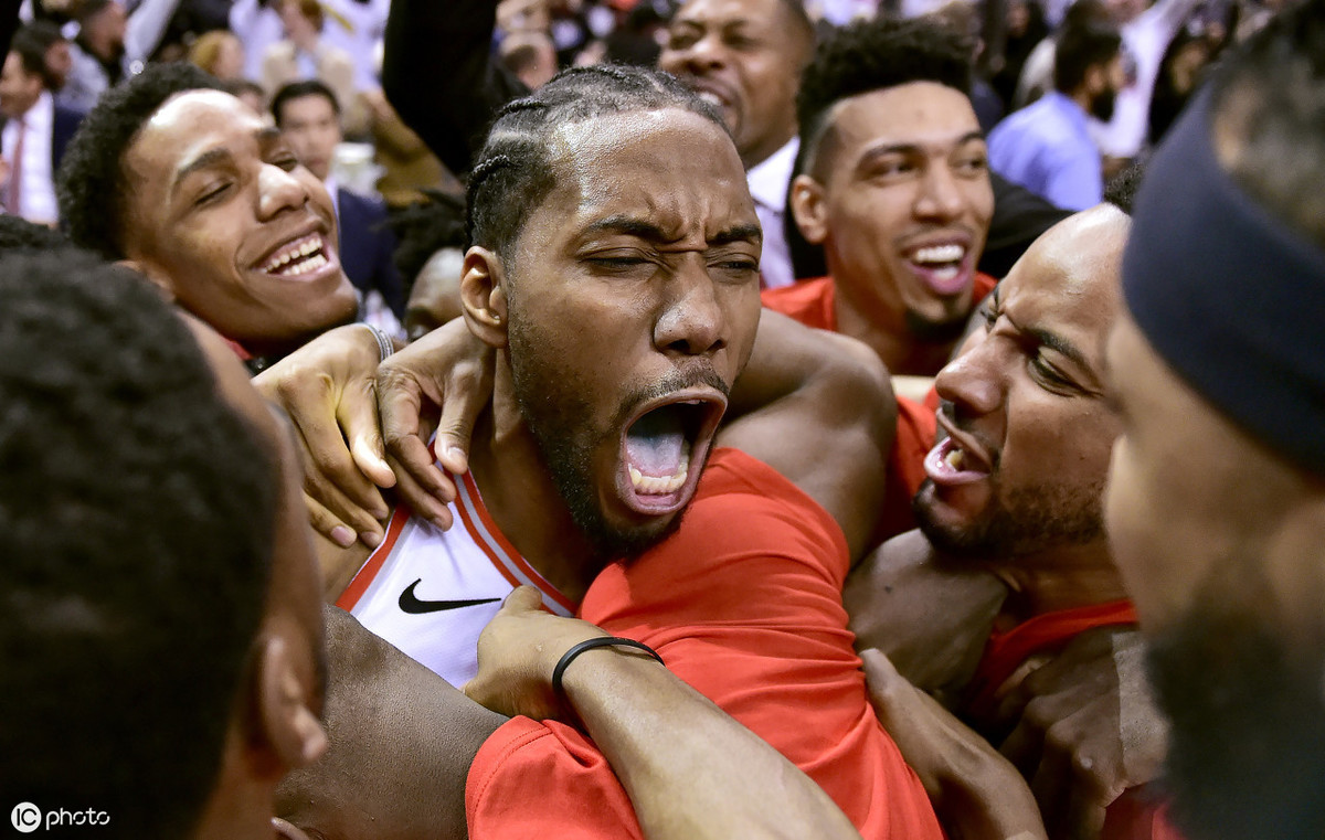 为什么nba有防空投篮(终于来了！西蒙斯3分神准但手型诡异，难不成他和鹕人是同门兄弟)