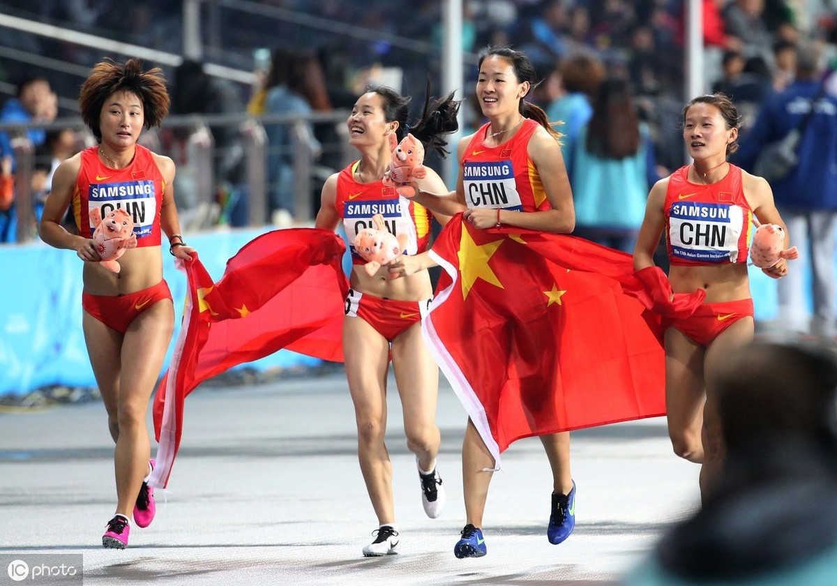 中国女子接力夺冠新闻（43秒14！中国女子接力队夺冠，超越牙买加的43秒23成世界最好成绩）