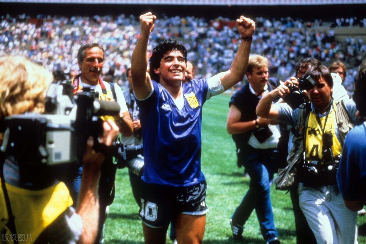 86年世界杯马拉多纳的队友(1986阿根廷世界杯冠军队成员现状：缅怀马拉多纳)