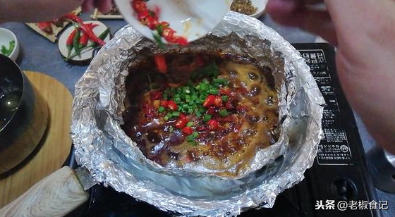 在重庆吃烧烤必点一道菜—烤脑花，这有正宗做法，快来看。