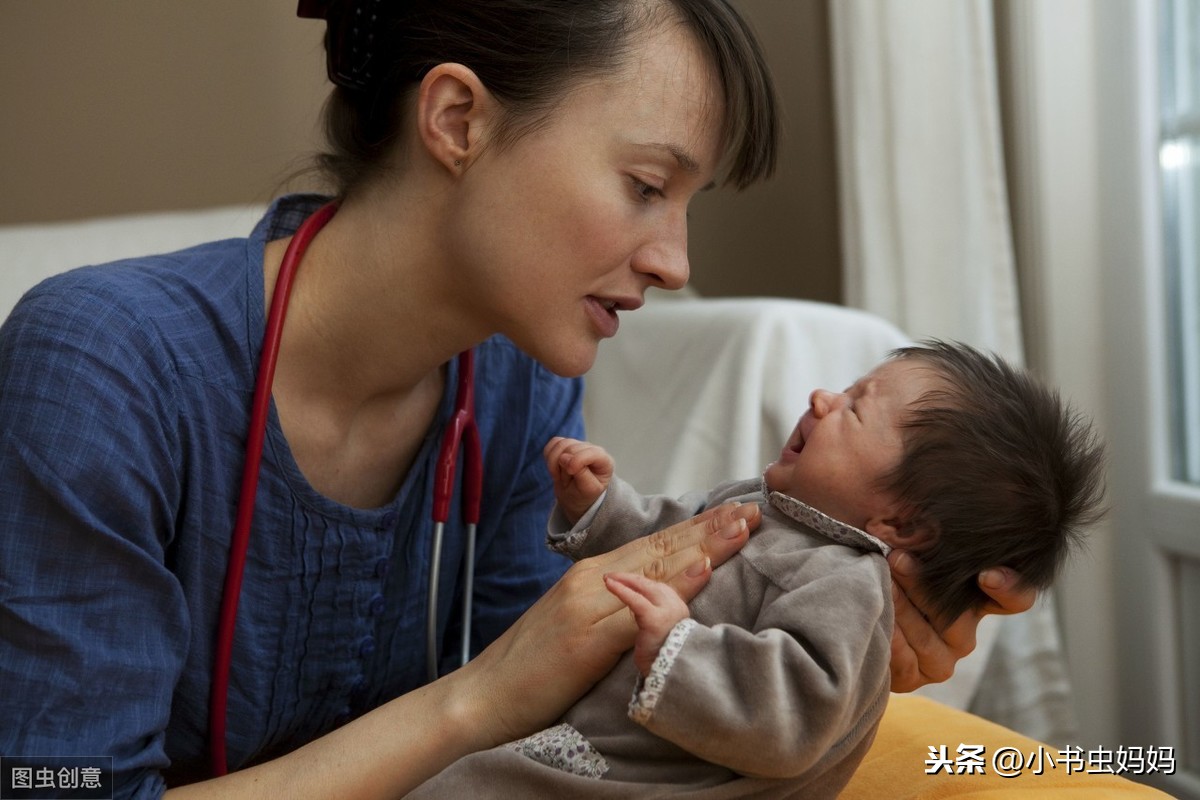 没满月的婴儿吃手聪明（新生儿越摸越聪明）