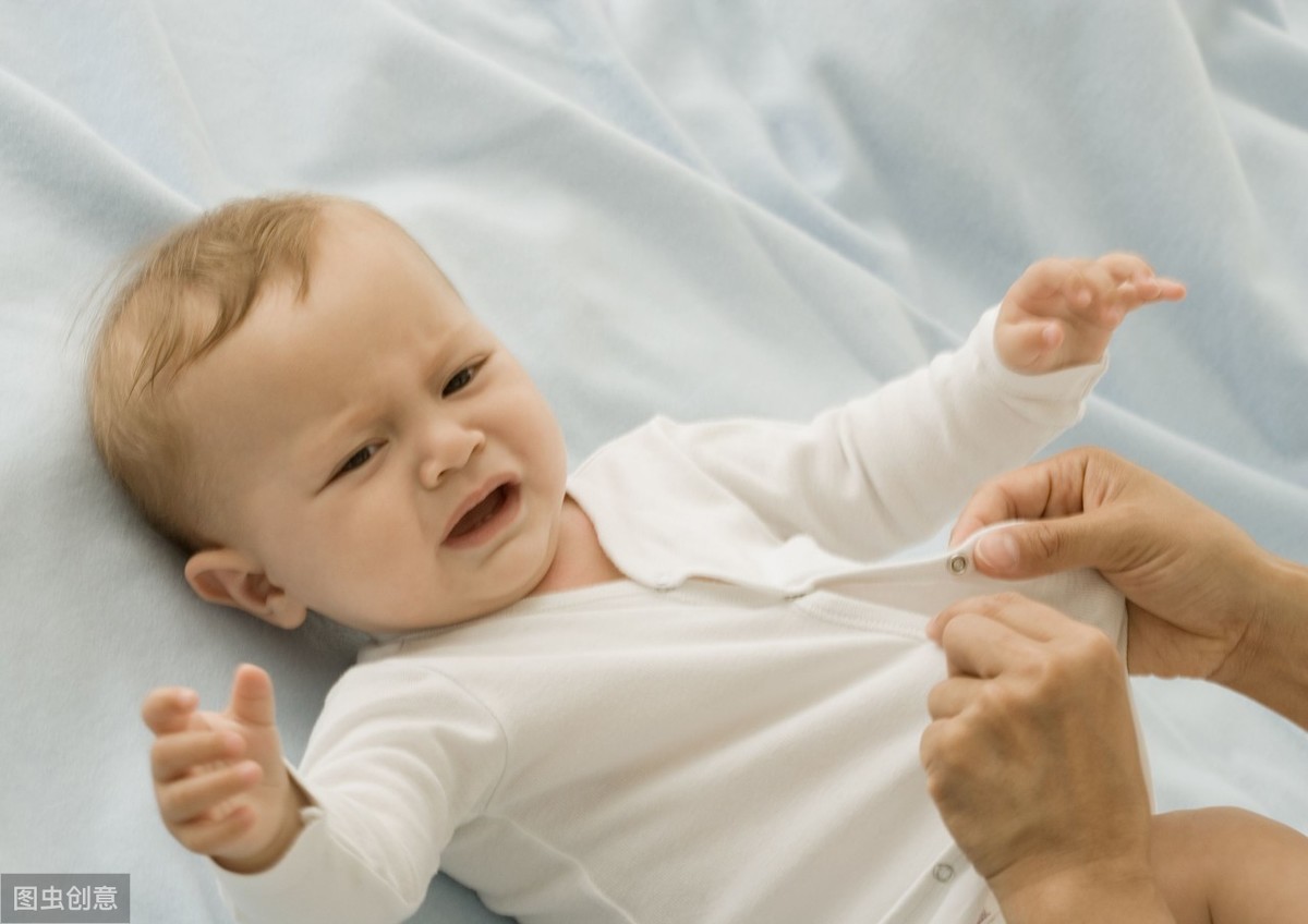 婴儿缺钙头部表现图片（宝宝头部爱出汗）-幼儿百科-魔术铺