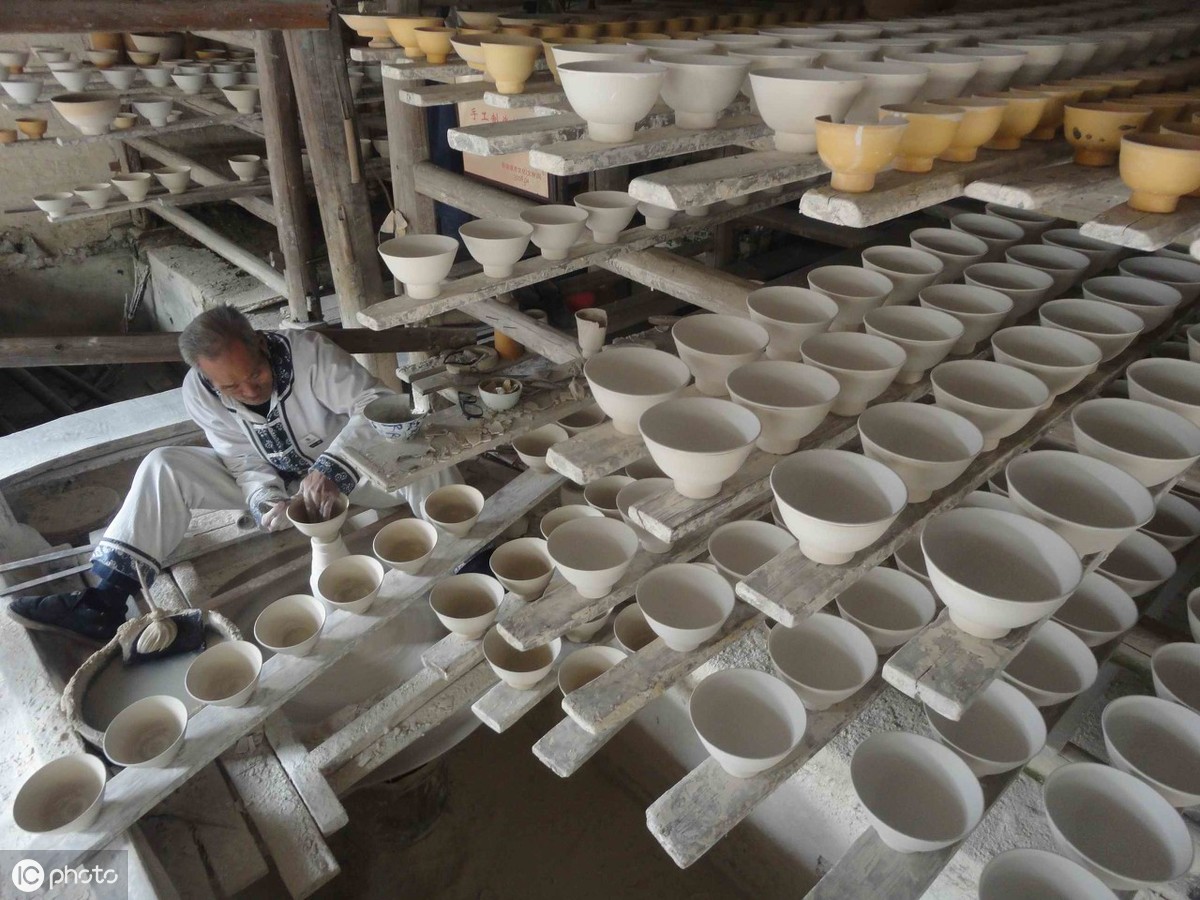 景德镇传统制瓷工艺：是不是圆的就是圆器？为什么圆器不如琢器？