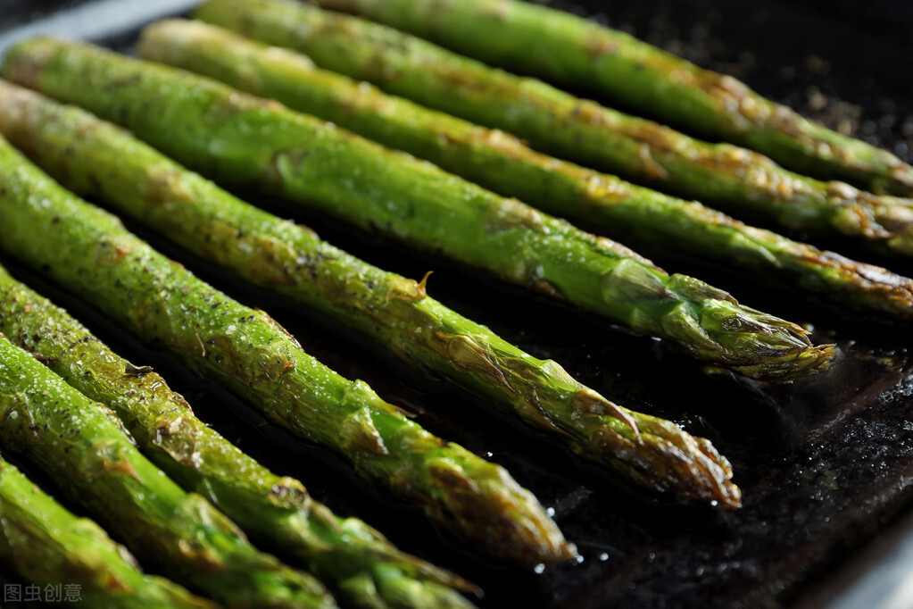 “蔬菜之王”芦笋的经典美味做法！不仅鲜香脆甜，还营养丰富