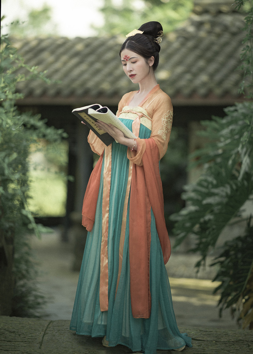 裙拖六幅湘江水:从唐人诗句看唐代女装之美