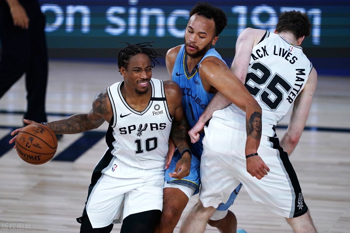 NBA马刺vs灰熊(德罗赞连续两场比赛三分球0投0中！马刺108-106两分险胜灰熊)