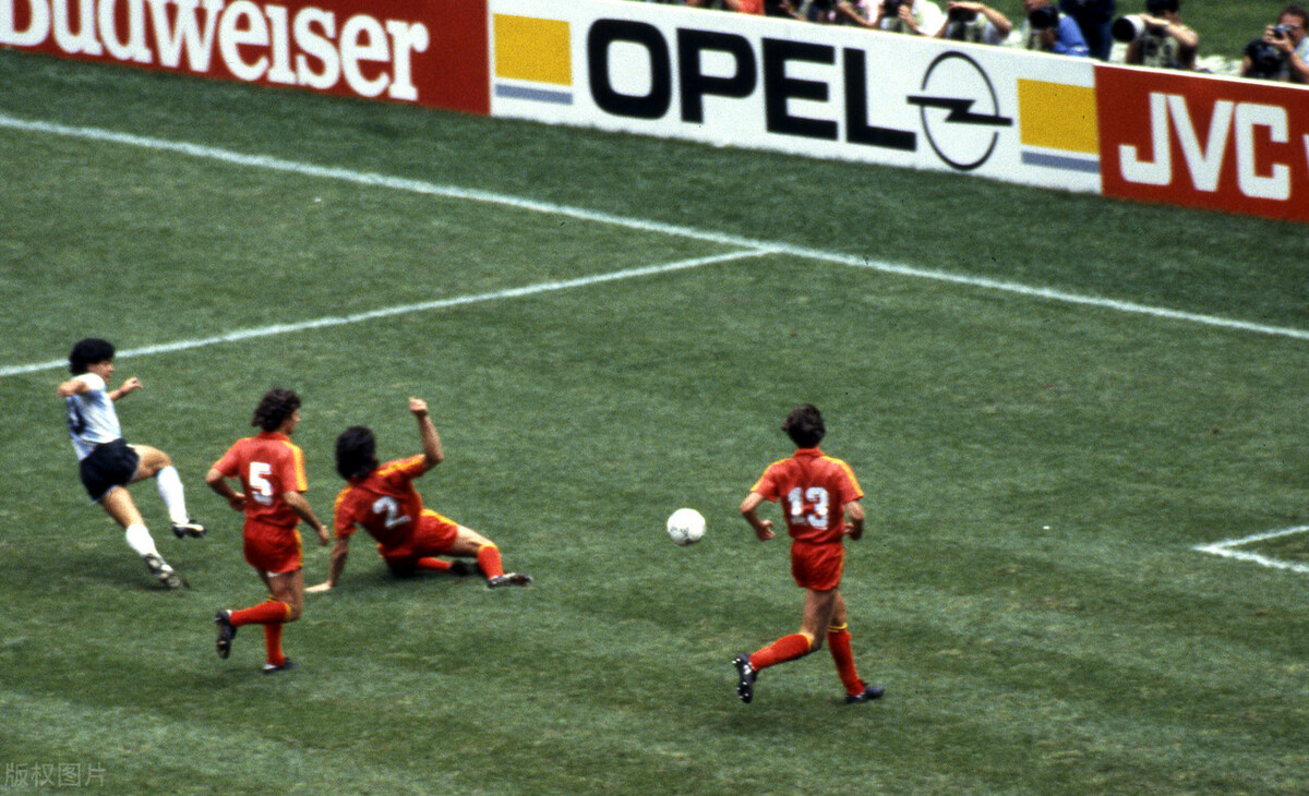 西班牙86世界杯阵容(老照片回顾马拉多纳4次世界杯之旅，86年勇夺世界杯封王)