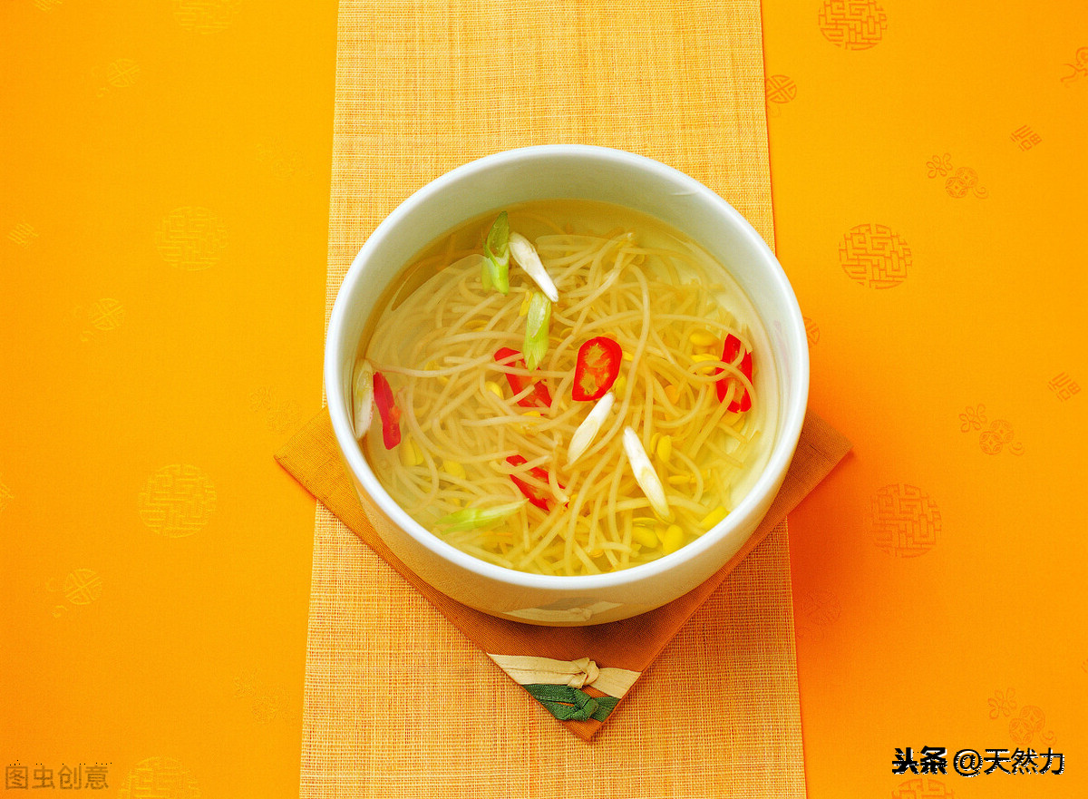 黄豆芽汤怎么做好吃（简单的做法做出鲜美营养的黄豆芽汤）