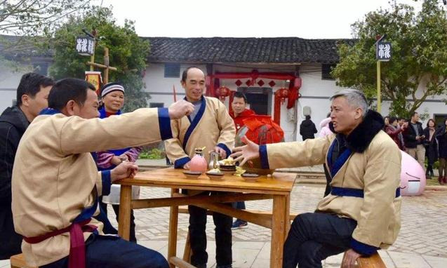 喝酒划拳说的“五魁首八匹马”，到底是何含义？专家：没啥人知道