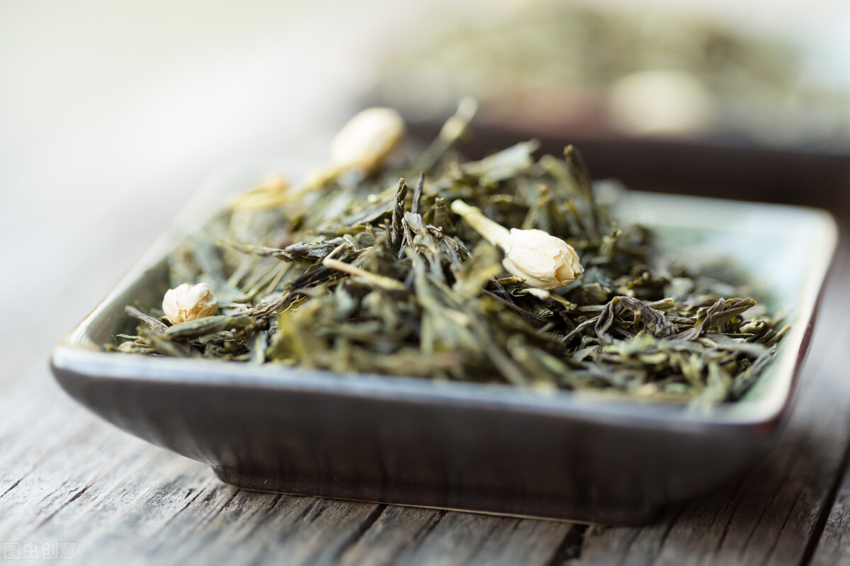 秋燥饮茉莉，白首君莫离；茶香沁心脾，梦回唐宋元明清