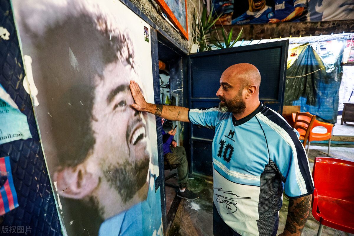 阿根廷国歌世界杯(《阿根廷，别为我哭泣》旋律响起，安息吧一代球王马拉多纳)