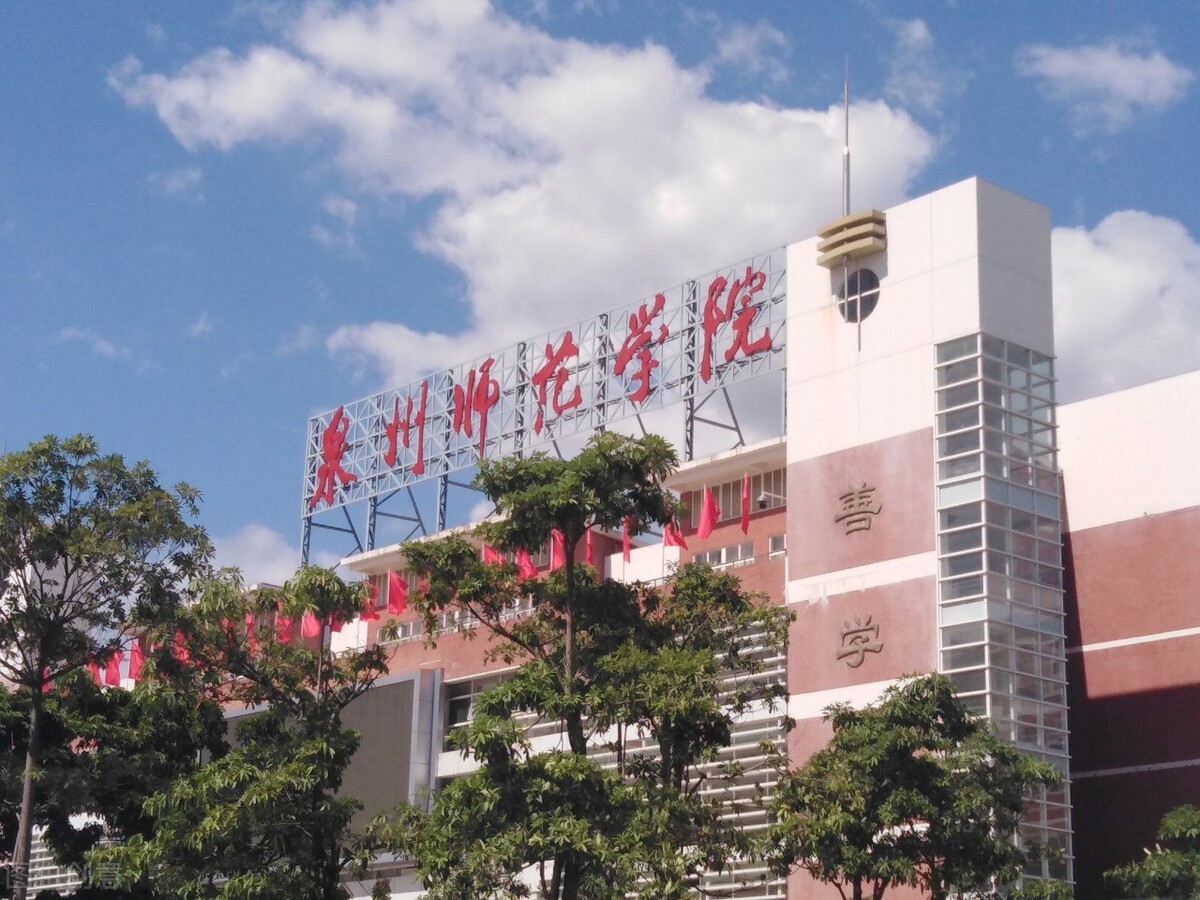 7座GDP过万亿的城市，没有城市命名的大学，谁会最先拥有？