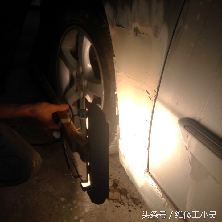 汽车车身出现了一个洞，钣金喷漆师傅的这种修补技术值得称赞！