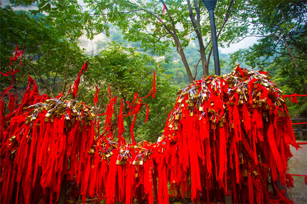 华山，西岳峥嵘何壮哉，徒步登上华山之巅