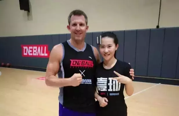 nba文字直播员有哪些(只是靠脸吃饭？她要在这里颠覆你的印象！)