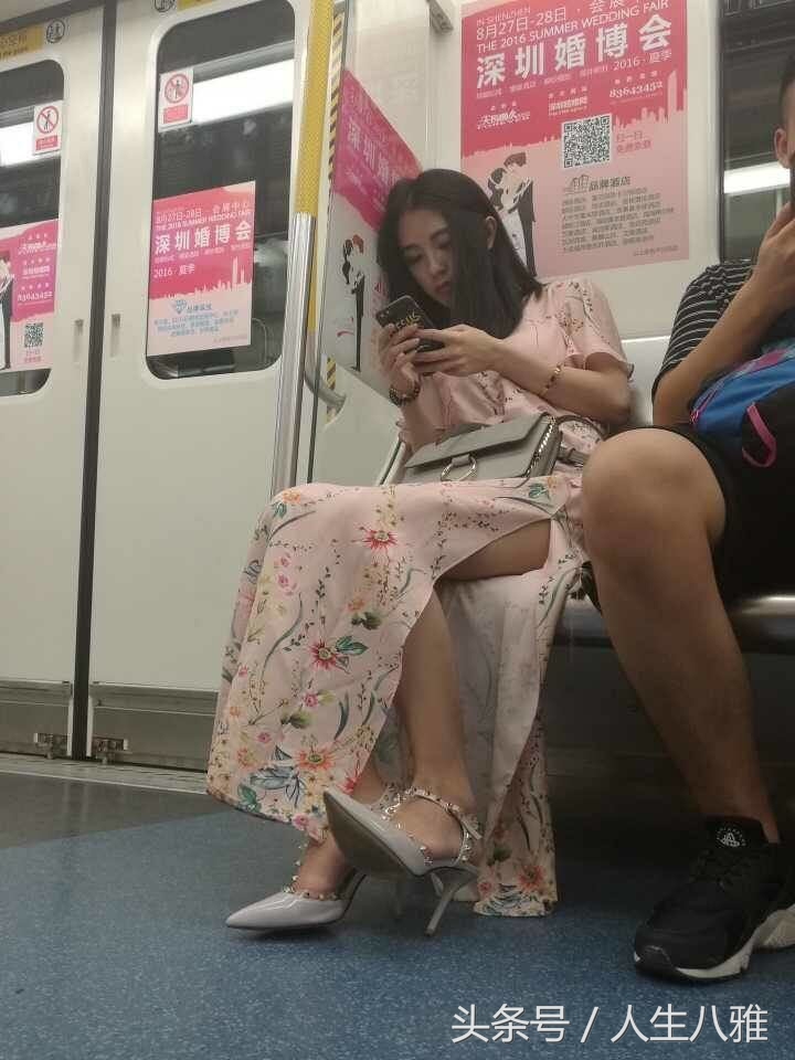 地铁上看到的旗袍美女，好似穿越时空来到这里，恍若隔世