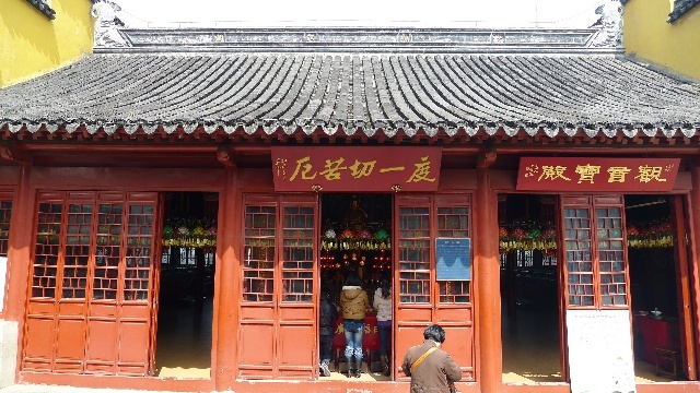 铜佛殿后面是观音殿观音殿内的彩色莲花从鸡鸣寺通过慈航桥可以直接去