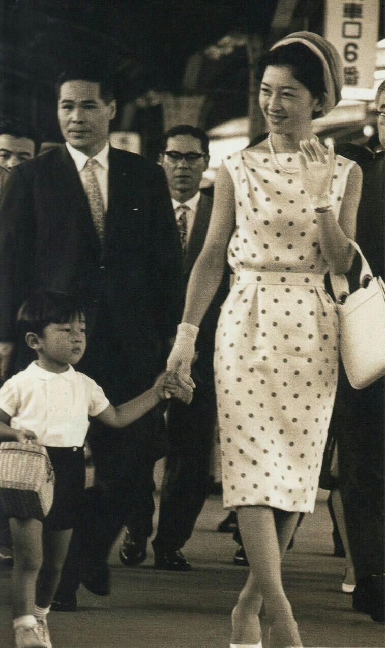 美智子：日本最美平民皇后，晚年坦言没爱过天皇，拒绝与天皇合葬