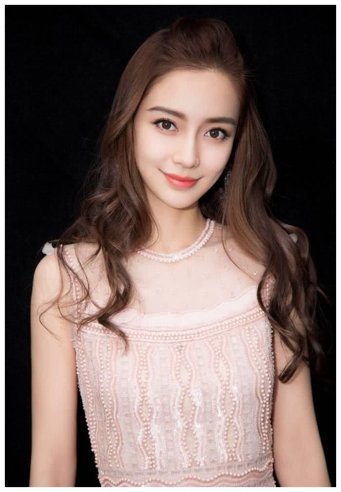 杨颖:让赵丽颖做陪衬,当众内涵王鸥,却被白百何泼到怀疑人生