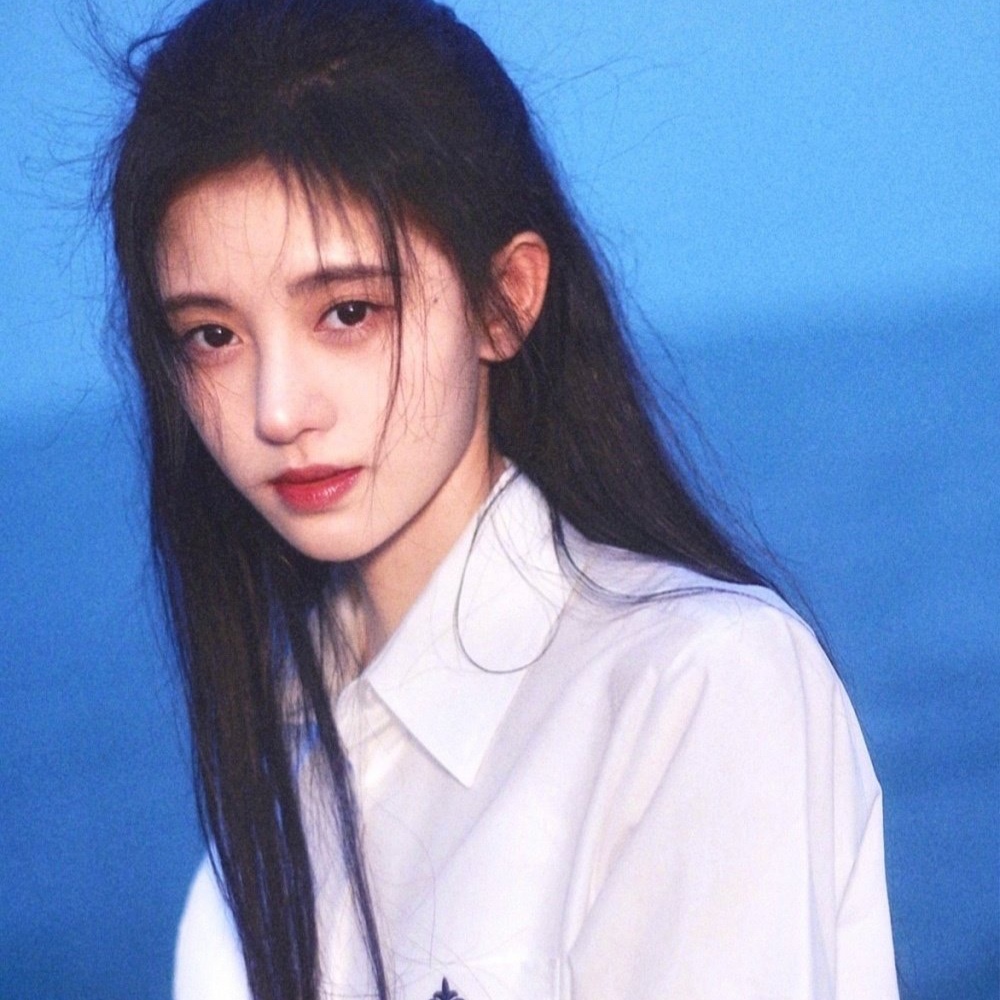 蓝色系的鞠婧祎