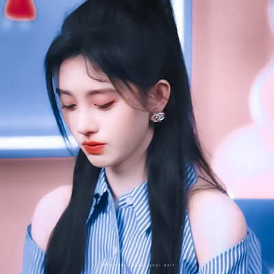 蓝色系的鞠婧祎