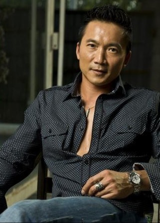 "港圈笑匠"黄子华:颁奖典礼被朱茵怒打耳光,巅峰期比肩周星驰